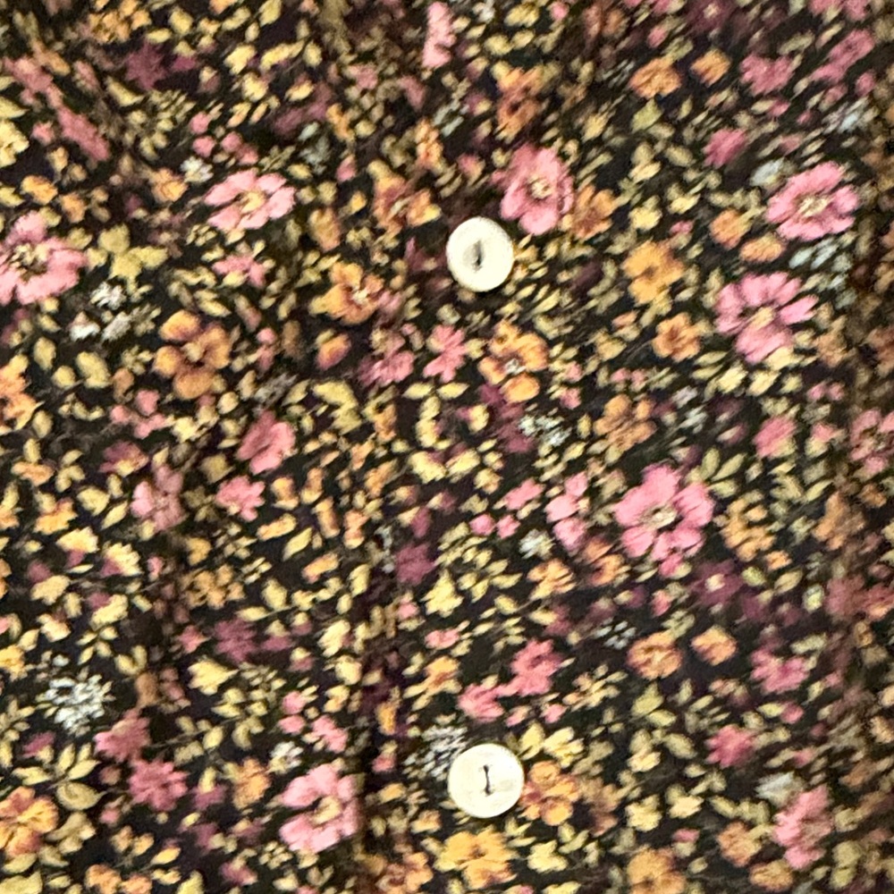 Floral Button-Up Blouse - Picture 4 of 6